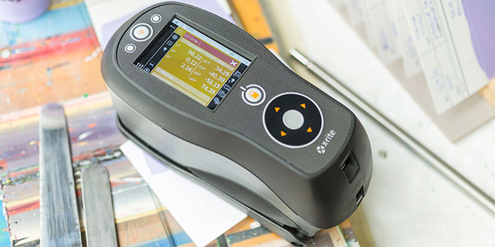 Ci64 spectrophotometer in use